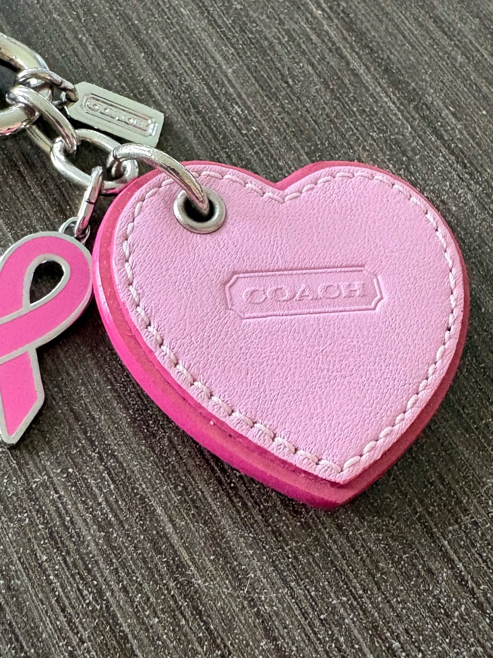 𝗢𝗖𝗧 𝗗𝗥𝗢𝗣 Coach Heart Leather Bag Charm - Breast Cancer Awareness - Picture 4 of 9